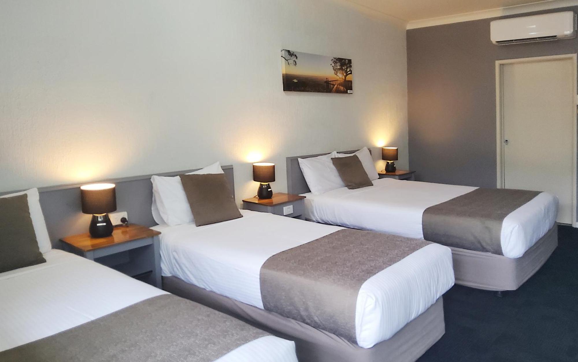 Archer Park Motel Rockhampton Room photo