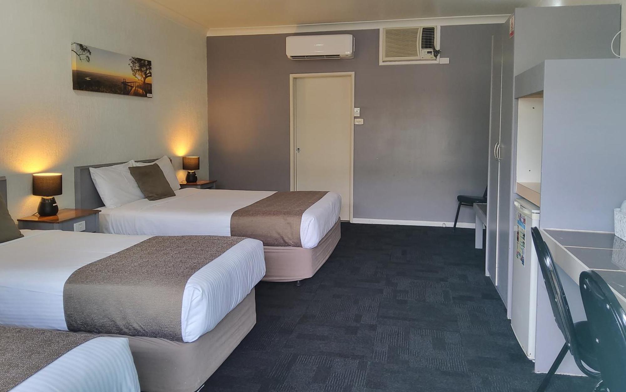 Archer Park Motel Rockhampton Room photo