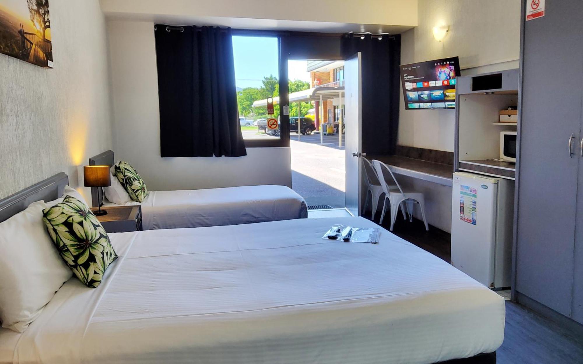 Archer Park Motel Rockhampton Room photo